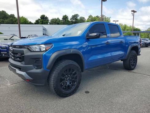 Used 2023 Chevrolet Colorado Trail Boss w/ Technology Package AWD/4WD image 3
