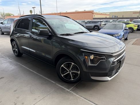 Used 2024 Kia Niro EX w/ EX Cold Weather Package image 6