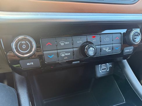 Certified 2025 Jeep Compass Limited AWD/4WD image 21
