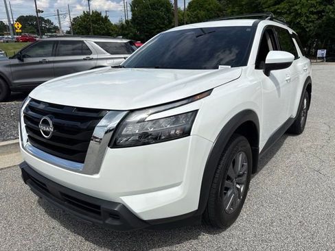 Used 2025 Nissan Pathfinder SV FWD image 4