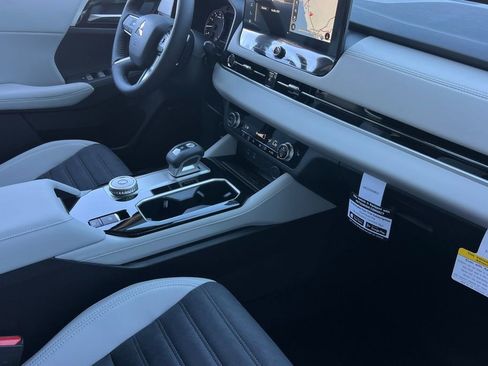 New 2026 Mitsubishi Outlander SE FWD image 16