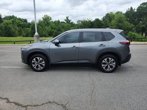 Used 2023 Nissan Rogue SV FWD image 2