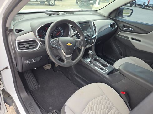 Used 2019 Chevrolet Equinox LS image 11