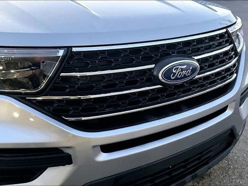 Used 2022 Ford Explorer XLT image 31