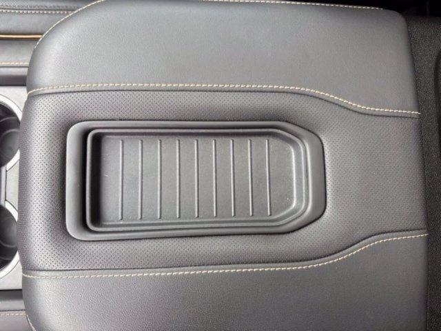 Used 2024 GMC Yukon AT4 AWD/4WD image 34