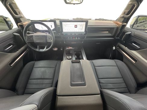 Certified 2025 GMC Hummer EV 3X w/ LPO, Sport Package AWD/4WD image 11
