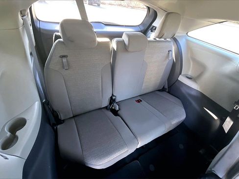 Used 2022 Toyota Sienna LE image 30