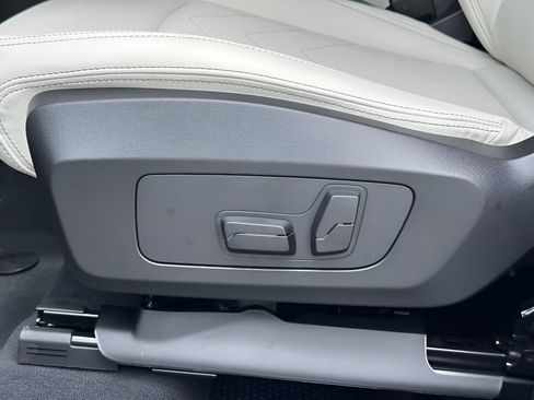 New 2026 BMW X1 xDrive28i w/ Technology Package AWD/4WD image 11