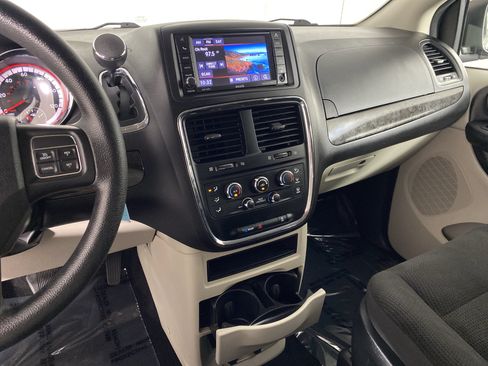 Used 2019 Dodge Grand Caravan SE w/ UConnect Hands-Free Group FWD image 26