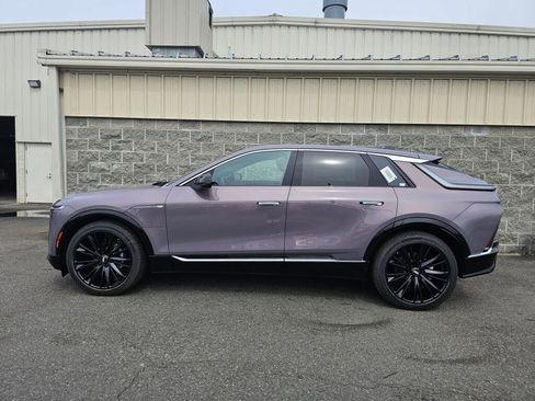 New 2026 Cadillac Lyriq Signature Luxury w/ LPO, Bronce Accent Package AWD/4WD image 3