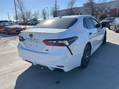 Used 2024 Toyota Camry SE w/ Convenience Package image 3