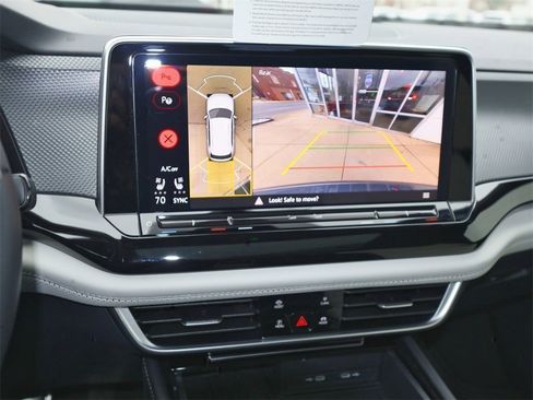 Used 2025 Volkswagen Atlas Cross Sport SEL Premium R-Line image 21