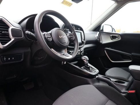 Certified 2023 Kia Soul LX w/ LX Technology Package image 18