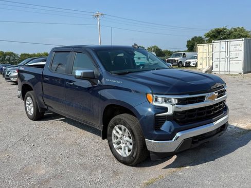 Used 2023 Chevrolet Silverado 1500 LT AWD/4WD image 2