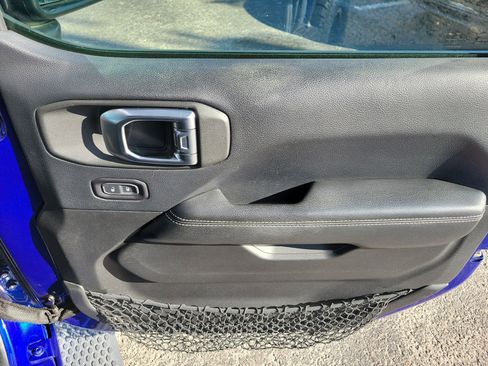 Used 2018 Jeep Wrangler Unlimited Sahara image 10