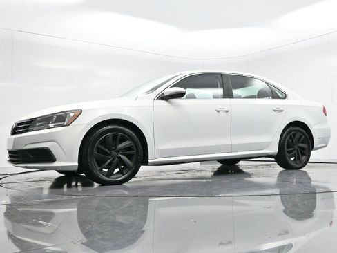 Used 2018 Volkswagen Passat 2.0T SE image 43