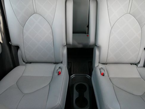 Used 2023 Toyota Highlander Platinum image 13