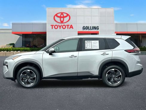 Used 2025 Nissan Rogue SV AWD/4WD image 2