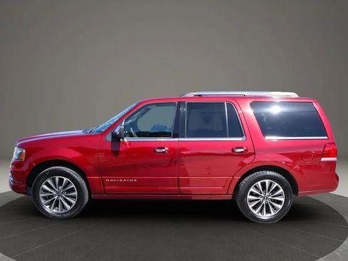 Used 2015 Lincoln Navigator 4WD image 2