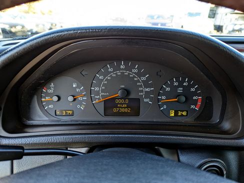 Used 2002 Mercedes-Benz CLK 320 Cabriolet image 18