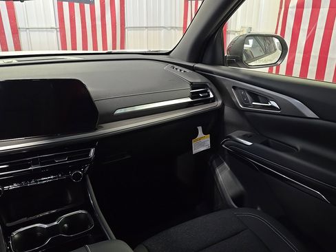 New 2026 Chevrolet Traverse LT w/ Sun and Wheel Package AWD/4WD image 16