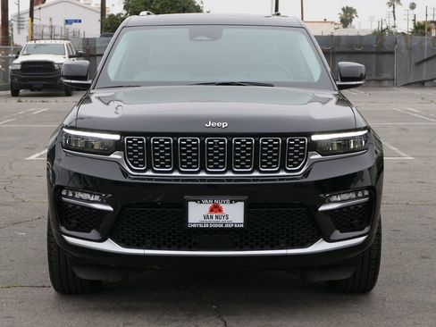 Used 2023 Jeep Grand Cherokee Summit w/ Luxury Tech Group V AWD/4WD image 7