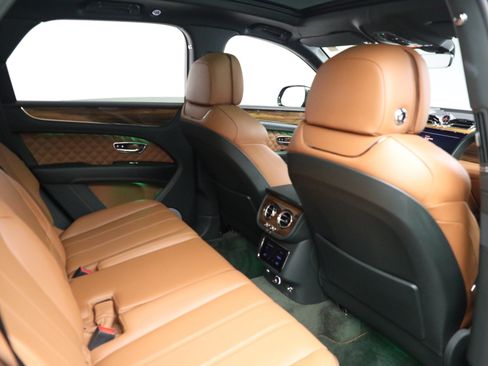 Certified 2021 Bentley Bentayga AWD/4WD image 30