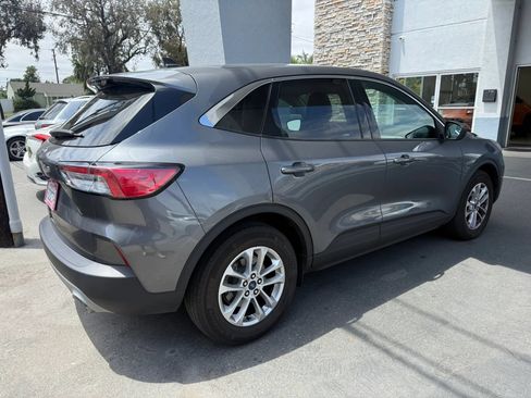 Used 2022 Ford Escape SE w/ Convenience Package FWD image 2