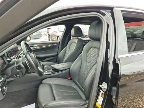 Used 2021 BMW 530i xDrive w/ Premium Package image 10