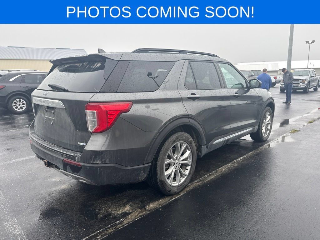 Used 2020 Ford Explorer XLT w/ Equipment Group 202A AWD/4WD image 3
