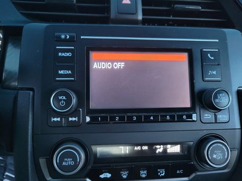 Used 2018 Honda Civic Sport image 32