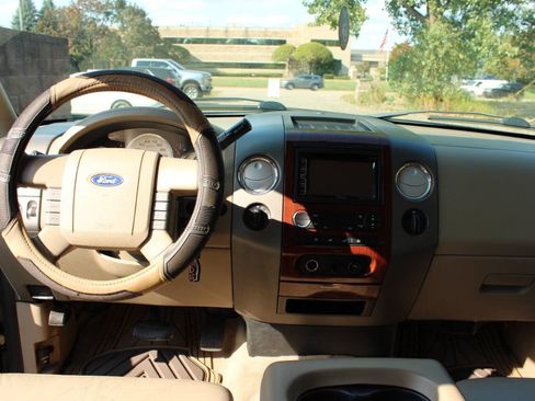 Used 2005 Ford F150 Lariat image 32