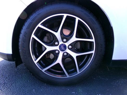 Used 2018 Ford Focus SEL w/ Cold Weather Package FWD image 25