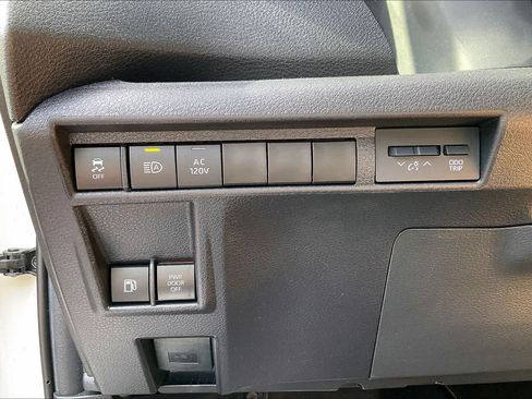 Used 2026 Toyota Sienna XSE AWD/4WD image 34