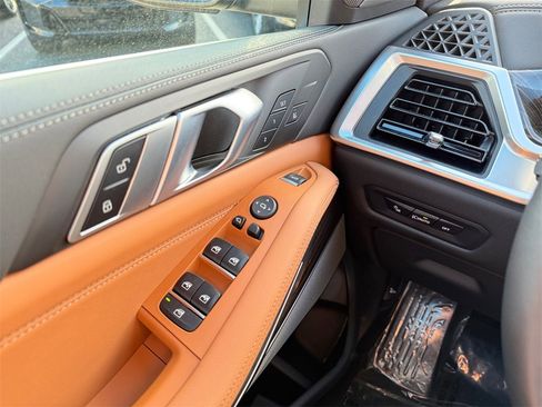 Used 2025 BMW X5 xDrive40i w/ Climate Comfort Package image 29