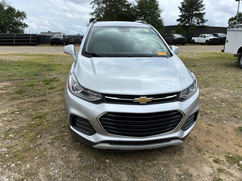 Used 2020 Chevrolet Trax LT FWD image 2