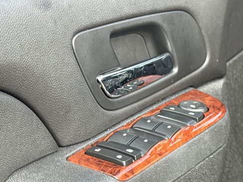 Used 2011 Chevrolet Tahoe LS image 15