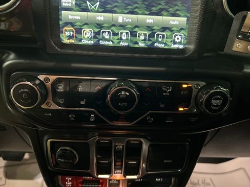 Used 2021 Jeep Wrangler Unlimited Rubicon w/ Xtreme Recon 35" Tire Package image 19