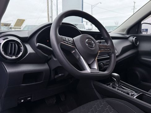 Used 2021 Nissan Kicks SV image 10
