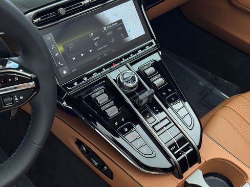 New 2026 Aston Martin V8 Vantage Roadster RWD image 21