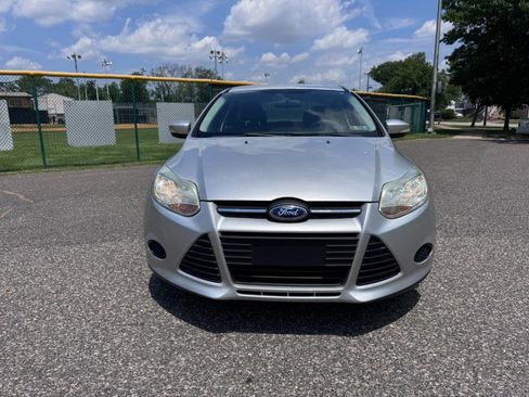 Used 2014 Ford Focus SE FWD image 2