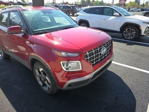 Used 2024 Hyundai Venue SEL image 11
