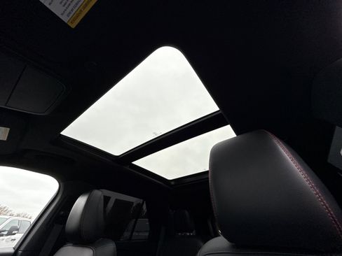 Used 2024 Ford Explorer ST-Line w/ Class IV Trailer Tow Package image 23