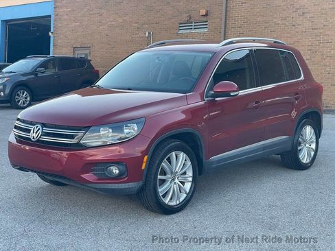 Used 2012 Volkswagen Tiguan SE image 3