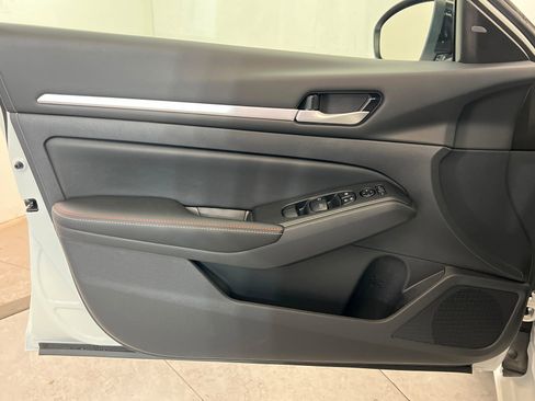 New 2026 Nissan Altima 2.5 SR image 14