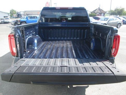 Used 2023 GMC Sierra 1500 SLT image 7