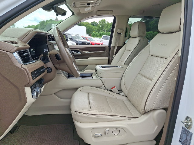 Used 2022 GMC Yukon XL Denali w/ Advanced Technology Package AWD/4WD image 2