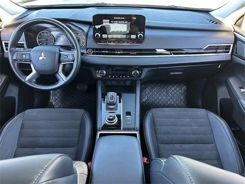 Used 2024 Mitsubishi Outlander SE image 16