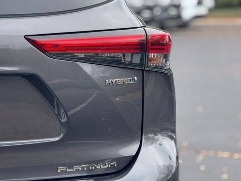 Used 2021 Toyota Highlander Platinum image 13