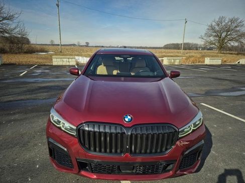 Used 2022 BMW 750i xDrive w/ Executive Package AWD/4WD image 2